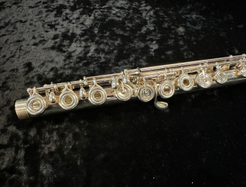 Photo Yamaha YFL-677 Series Sterling Silver Flute, Serial #06495